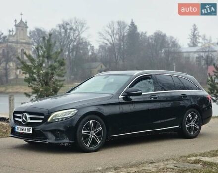 Черный Мерседес Ц-Класс, объемом двигателя 1.95 л и пробегом 275 тыс. км за 23500 $, фото 1 на Automoto.ua