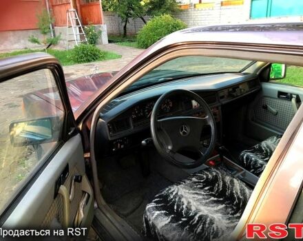 Фиолетовый Мерседес Ц-Класс, объемом двигателя 1.8 л и пробегом 190 тыс. км за 5000 $, фото 6 на Automoto.ua