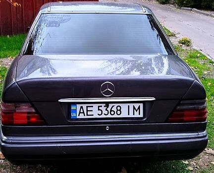 Фіолетовий Мерседес Ц-Клас, об'ємом двигуна 2.3 л та пробігом 0 тис. км за 2400 $, фото 1 на Automoto.ua