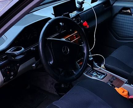 Фіолетовий Мерседес Ц-Клас, об'ємом двигуна 2.3 л та пробігом 0 тис. км за 2400 $, фото 3 на Automoto.ua