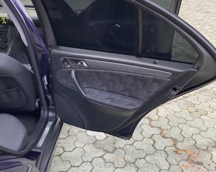 Фіолетовий Мерседес Ц-Клас, об'ємом двигуна 2.15 л та пробігом 213 тис. км за 5100 $, фото 12 на Automoto.ua