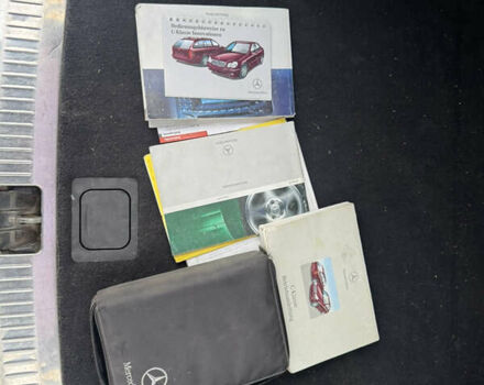 Фиолетовый Мерседес Ц-Класс, объемом двигателя 2.7 л и пробегом 320 тыс. км за 4600 $, фото 26 на Automoto.ua