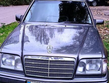 Мерседес Ц-Класс 1992 в Николаеве на Automoto.ua Фиолетовый Мерседес Ц-Класс, объемом двигателя 2.3 л и пробегом 0 тыс. км за 2400 $, фото 1 на Automoto.ua