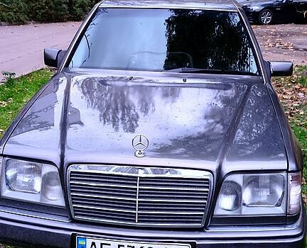 Мерседес Ц-Класс 1992 в Николаеве на Automoto.ua Фиолетовый Мерседес Ц-Класс, объемом двигателя 2.3 л и пробегом 0 тыс. км за 2400 $, фото 1 на Automoto.ua