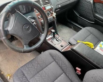 Коричневий Мерседес Ц-Клас, об'ємом двигуна 2.5 л та пробігом 320 тис. км за 3400 $, фото 2 на Automoto.ua