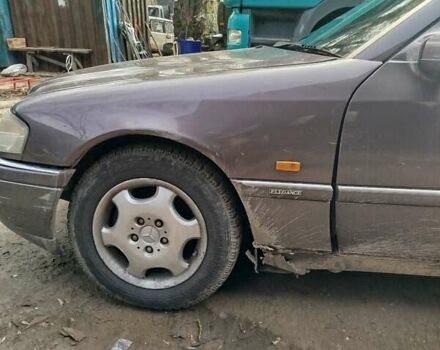 Коричневий Мерседес Ц-Клас, об'ємом двигуна 2.5 л та пробігом 320 тис. км за 3400 $, фото 1 на Automoto.ua