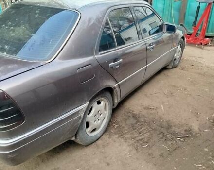 Коричневий Мерседес Ц-Клас, об'ємом двигуна 2.5 л та пробігом 320 тис. км за 3400 $, фото 5 на Automoto.ua