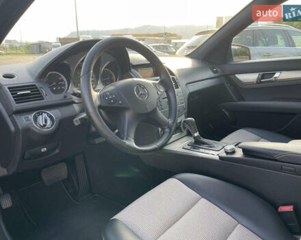Коричневий Мерседес Ц-Клас, об'ємом двигуна 2.1 л та пробігом 242 тис. км за 10999 $, фото 6 на Automoto.ua
