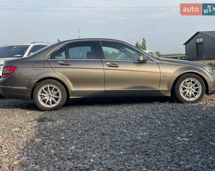 Коричневий Мерседес Ц-Клас, об'ємом двигуна 2.1 л та пробігом 242 тис. км за 10999 $, фото 3 на Automoto.ua