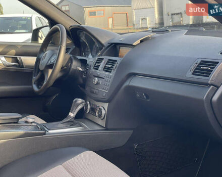 Коричневий Мерседес Ц-Клас, об'ємом двигуна 2.1 л та пробігом 242 тис. км за 10999 $, фото 9 на Automoto.ua