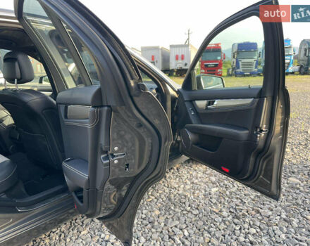 Коричневий Мерседес Ц-Клас, об'ємом двигуна 2.1 л та пробігом 242 тис. км за 10999 $, фото 11 на Automoto.ua