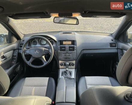 Коричневий Мерседес Ц-Клас, об'ємом двигуна 2.1 л та пробігом 242 тис. км за 10999 $, фото 8 на Automoto.ua