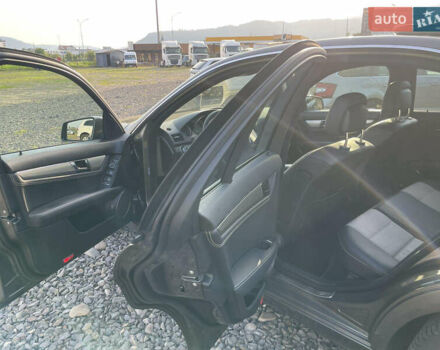 Коричневий Мерседес Ц-Клас, об'ємом двигуна 2.1 л та пробігом 242 тис. км за 10999 $, фото 12 на Automoto.ua