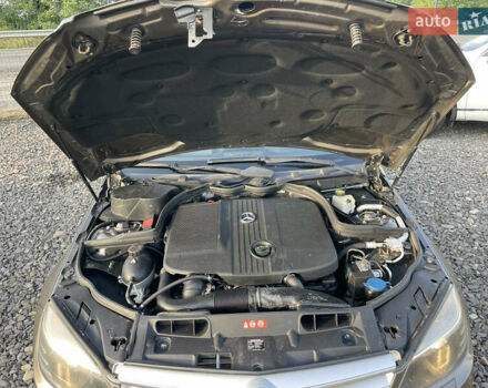 Коричневий Мерседес Ц-Клас, об'ємом двигуна 2.1 л та пробігом 242 тис. км за 10999 $, фото 14 на Automoto.ua