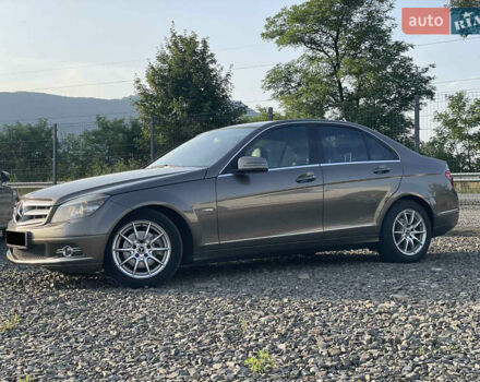 Коричневий Мерседес Ц-Клас, об'ємом двигуна 2.1 л та пробігом 242 тис. км за 10999 $, фото 1 на Automoto.ua