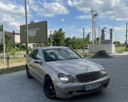 Коричневий Мерседес Ц-Клас, об'ємом двигуна 2.1 л та пробігом 300 тис. км за 3500 $, фото 1 на Automoto.ua