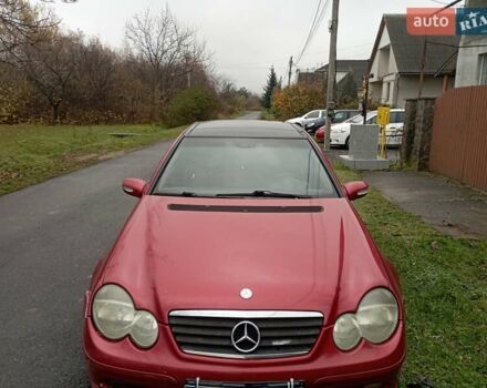 Красный Мерседес Ц-Класс, объемом двигателя 2.15 л и пробегом 304 тыс. км за 3000 $, фото 2 на Automoto.ua