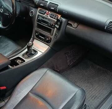 Червоний Мерседес Ц-Клас, об'ємом двигуна 2 л та пробігом 243 тис. км за 3700 $, фото 7 на Automoto.ua