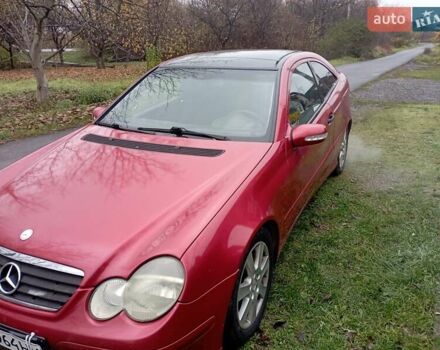 Красный Мерседес Ц-Класс, объемом двигателя 2.15 л и пробегом 304 тыс. км за 3000 $, фото 1 на Automoto.ua