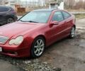 Червоний Мерседес Ц-Клас, об'ємом двигуна 2 л та пробігом 243 тис. км за 3700 $, фото 1 на Automoto.ua