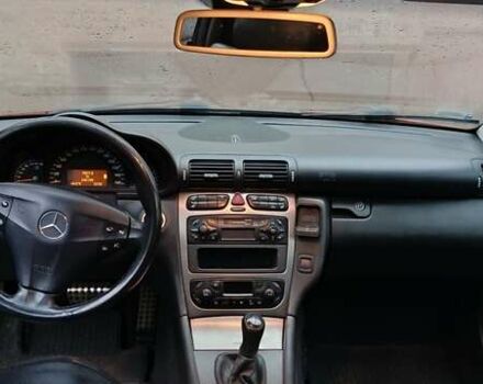 Червоний Мерседес Ц-Клас, об'ємом двигуна 2 л та пробігом 243 тис. км за 3700 $, фото 8 на Automoto.ua