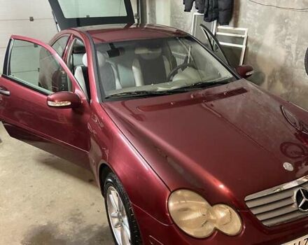 Красный Мерседес Ц-Класс, объемом двигателя 2.15 л и пробегом 240 тыс. км за 4200 $, фото 4 на Automoto.ua