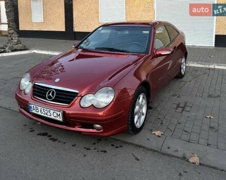 Красный Мерседес Ц-Класс, объемом двигателя 1.8 л и пробегом 246 тыс. км за 4850 $, фото 1 на Automoto.ua