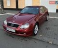 Красный Мерседес Ц-Класс, объемом двигателя 1.8 л и пробегом 246 тыс. км за 4850 $, фото 1 на Automoto.ua