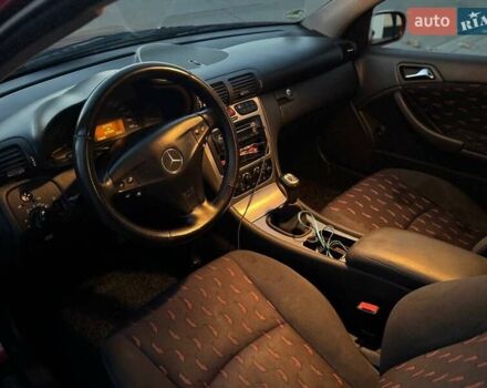 Красный Мерседес Ц-Класс, объемом двигателя 1.8 л и пробегом 246 тыс. км за 4850 $, фото 5 на Automoto.ua