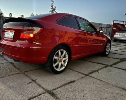 Красный Мерседес Ц-Класс, объемом двигателя 1.8 л и пробегом 229 тыс. км за 7500 $, фото 3 на Automoto.ua