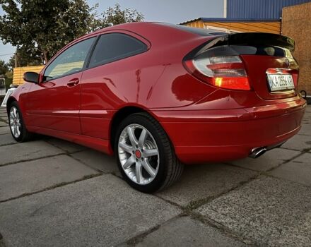 Красный Мерседес Ц-Класс, объемом двигателя 1.8 л и пробегом 229 тыс. км за 7500 $, фото 4 на Automoto.ua