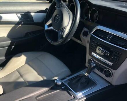 Червоний Мерседес Ц-Клас, об'ємом двигуна 1.8 л та пробігом 140 тис. км за 12000 $, фото 6 на Automoto.ua