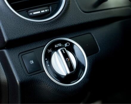 Червоний Мерседес Ц-Клас, об'ємом двигуна 1.8 л та пробігом 256 тис. км за 11500 $, фото 19 на Automoto.ua