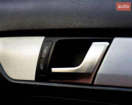 Красный Мерседес Ц-Класс, объемом двигателя 1.8 л и пробегом 257 тыс. км за 11500 $, фото 22 на Automoto.ua