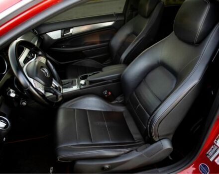 Червоний Мерседес Ц-Клас, об'ємом двигуна 1.8 л та пробігом 256 тис. км за 11500 $, фото 9 на Automoto.ua