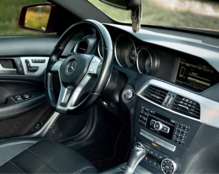 Червоний Мерседес Ц-Клас, об'ємом двигуна 1.8 л та пробігом 256 тис. км за 11500 $, фото 14 на Automoto.ua