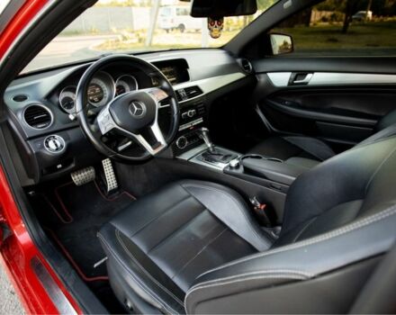 Червоний Мерседес Ц-Клас, об'ємом двигуна 1.8 л та пробігом 256 тис. км за 11500 $, фото 10 на Automoto.ua