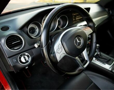 Червоний Мерседес Ц-Клас, об'ємом двигуна 1.8 л та пробігом 256 тис. км за 11500 $, фото 11 на Automoto.ua