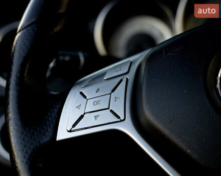 Красный Мерседес Ц-Класс, объемом двигателя 1.8 л и пробегом 257 тыс. км за 11500 $, фото 24 на Automoto.ua