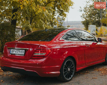 Красный Мерседес Ц-Класс, объемом двигателя 1.8 л и пробегом 257 тыс. км за 11500 $, фото 5 на Automoto.ua