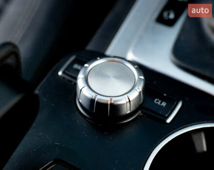 Красный Мерседес Ц-Класс, объемом двигателя 1.8 л и пробегом 257 тыс. км за 11500 $, фото 21 на Automoto.ua