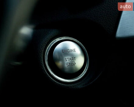 Красный Мерседес Ц-Класс, объемом двигателя 1.8 л и пробегом 257 тыс. км за 11500 $, фото 26 на Automoto.ua