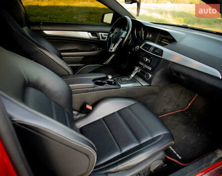 Красный Мерседес Ц-Класс, объемом двигателя 1.8 л и пробегом 257 тыс. км за 11500 $, фото 17 на Automoto.ua