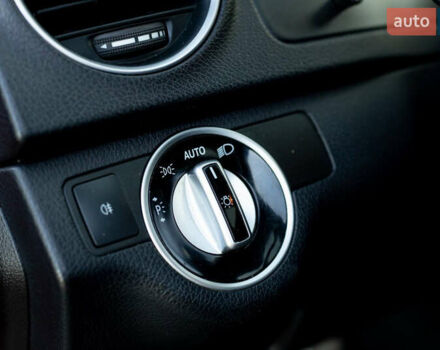 Красный Мерседес Ц-Класс, объемом двигателя 1.8 л и пробегом 257 тыс. км за 11500 $, фото 10 на Automoto.ua