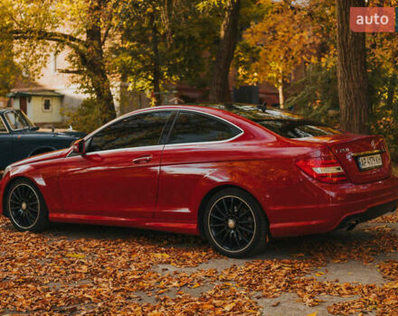 Красный Мерседес Ц-Класс, объемом двигателя 1.8 л и пробегом 257 тыс. км за 11500 $, фото 7 на Automoto.ua