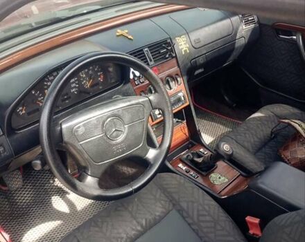 Червоний Мерседес Ц-Клас, об'ємом двигуна 1.8 л та пробігом 340 тис. км за 2000 $, фото 11 на Automoto.ua