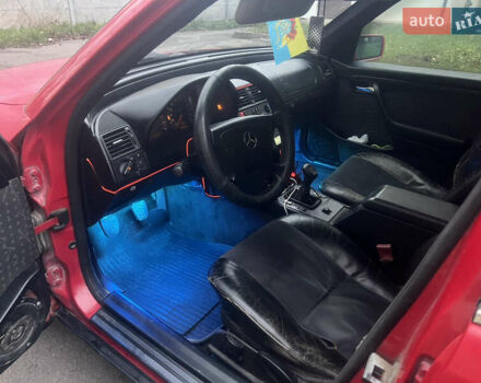 Червоний Мерседес Ц-Клас, об'ємом двигуна 1.8 л та пробігом 50 тис. км за 1550 $, фото 10 на Automoto.ua