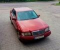 Красный Мерседес Ц-Класс, объемом двигателя 1.8 л и пробегом 303 тыс. км за 2600 $, фото 1 на Automoto.ua