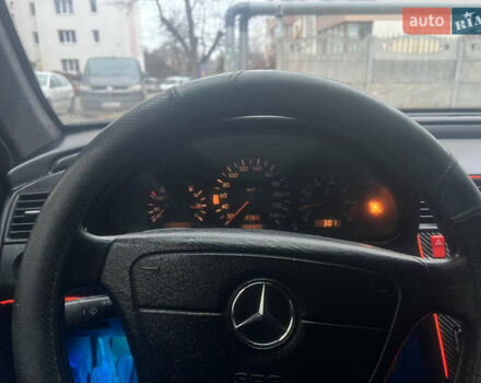 Червоний Мерседес Ц-Клас, об'ємом двигуна 1.8 л та пробігом 50 тис. км за 1550 $, фото 12 на Automoto.ua