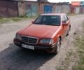 Красный Мерседес Ц-Класс, объемом двигателя 1.8 л и пробегом 200 тыс. км за 2000 $, фото 1 на Automoto.ua